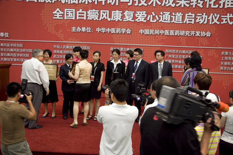 心理因素是白癜风的主要诱因吗