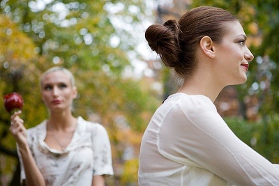 白癜风是怎么引起的